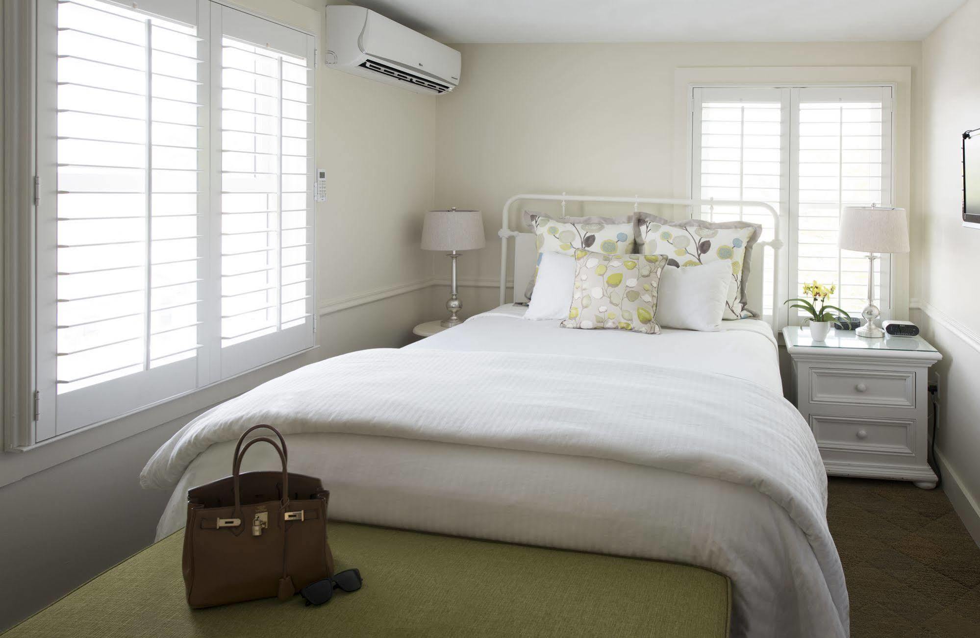 Vineyard Square Hotel And Suites Edgartown Extérieur photo