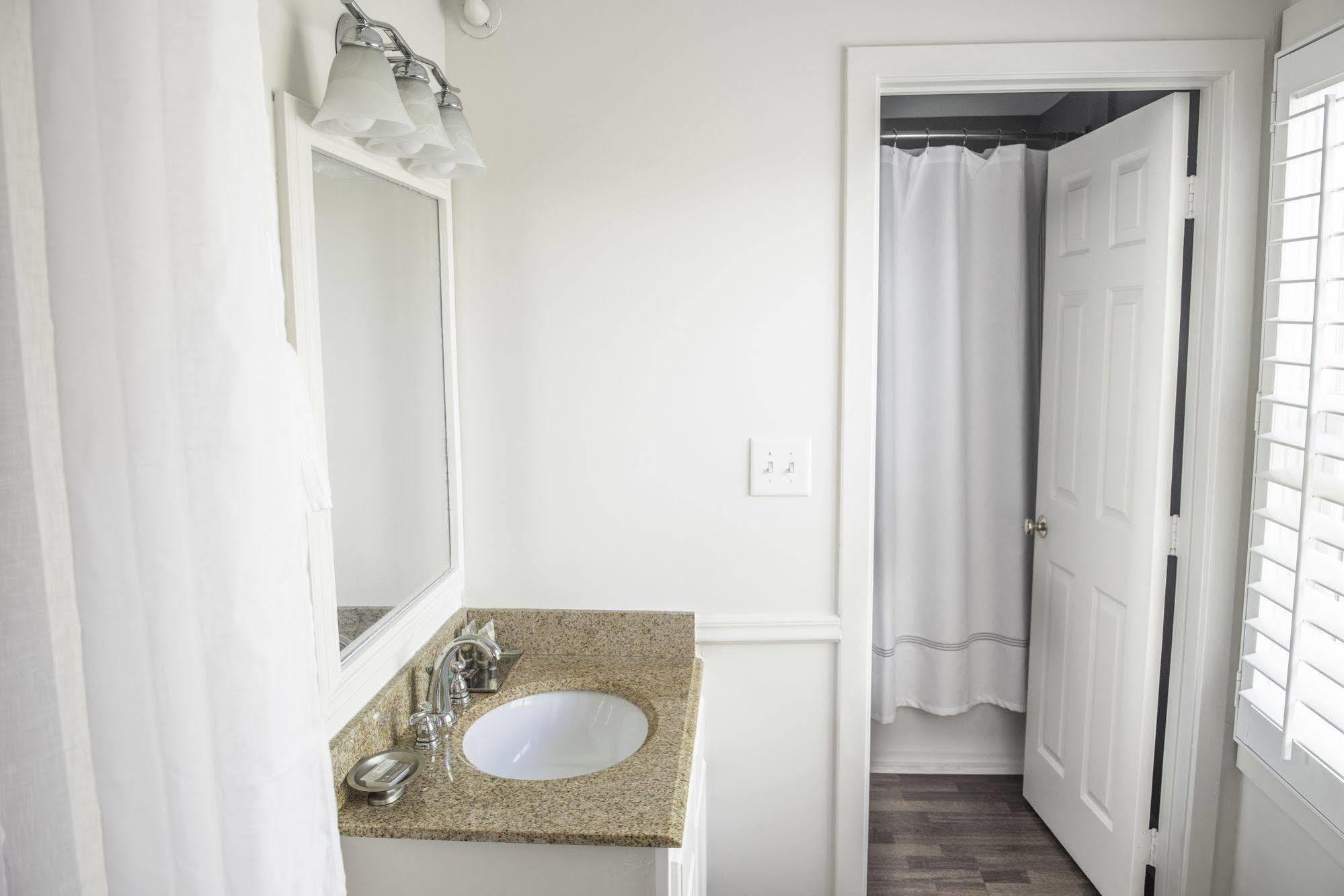 Vineyard Square Hotel And Suites Edgartown Extérieur photo