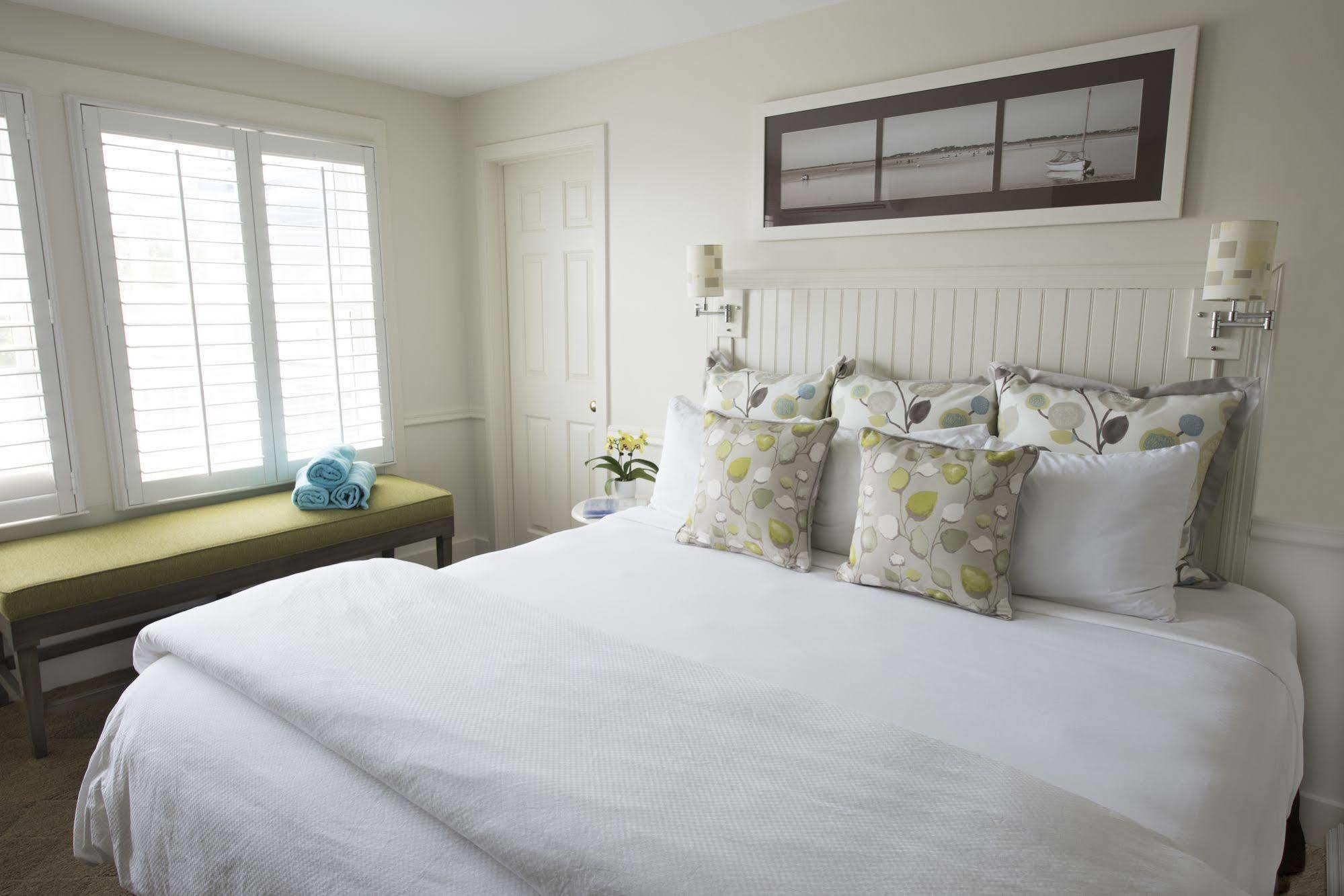 Vineyard Square Hotel And Suites Edgartown Extérieur photo