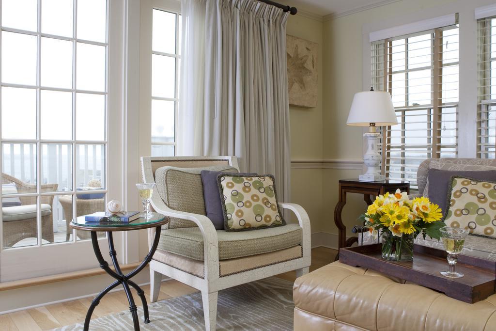 Vineyard Square Hotel And Suites Edgartown Extérieur photo