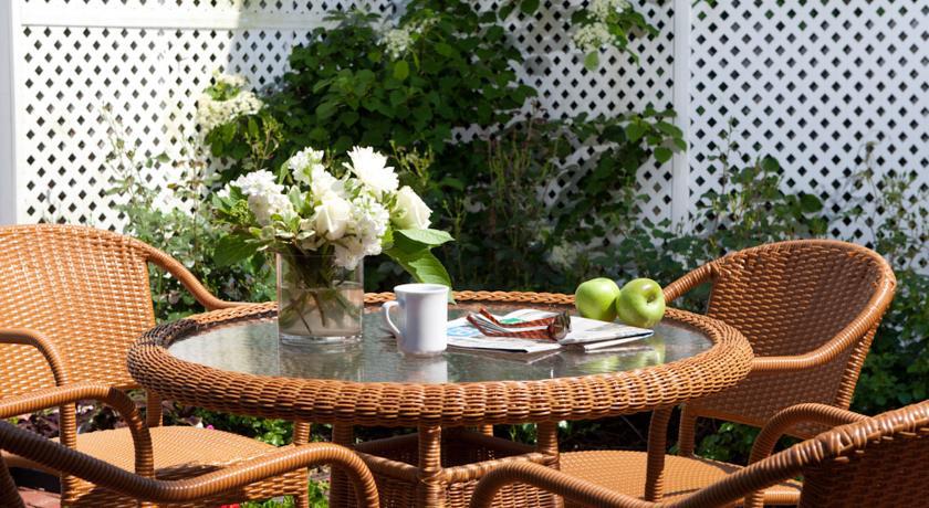 Vineyard Square Hotel And Suites Edgartown Extérieur photo